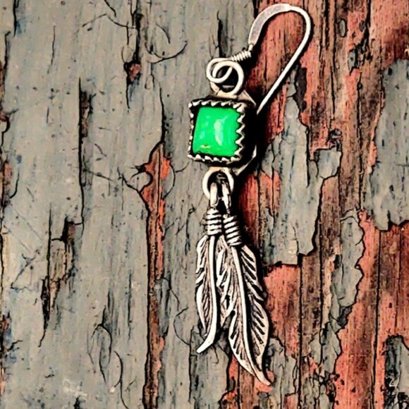 Vintage Navajo Sterling Silver & Gaspeite Feather Earrings - Picture 2 of 9